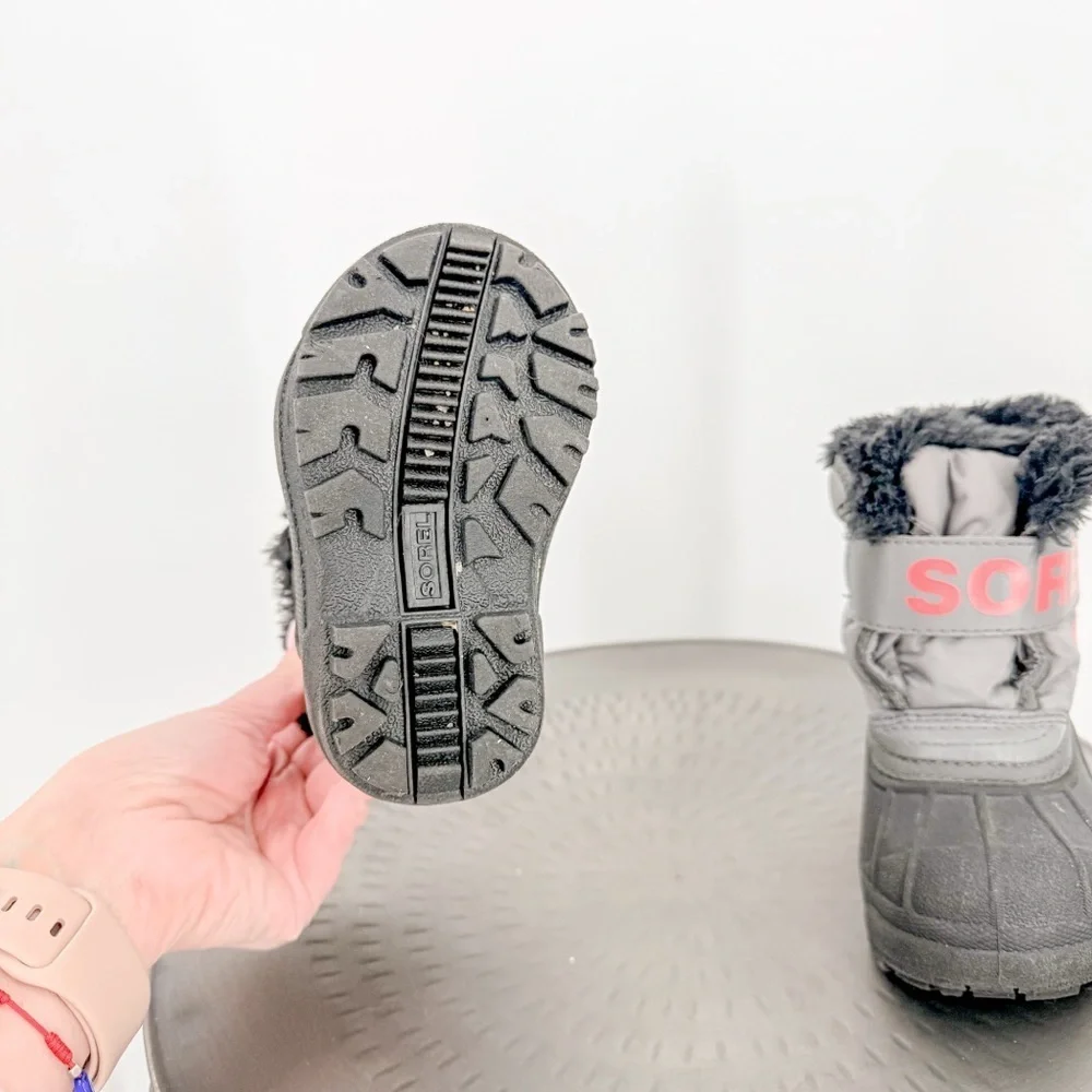 Sorel gray/black winter boots